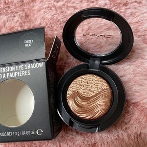 MAC eyeshadow “sweet heat”